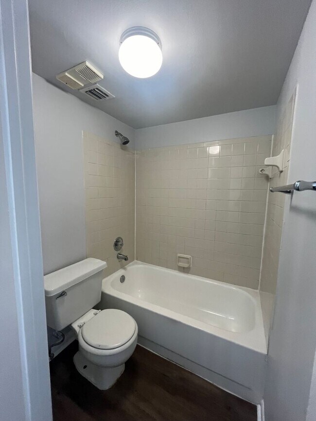 Building Photo - ONE BEDROOM ONE BATHROOM! WATERFRONT COMMUNITY!