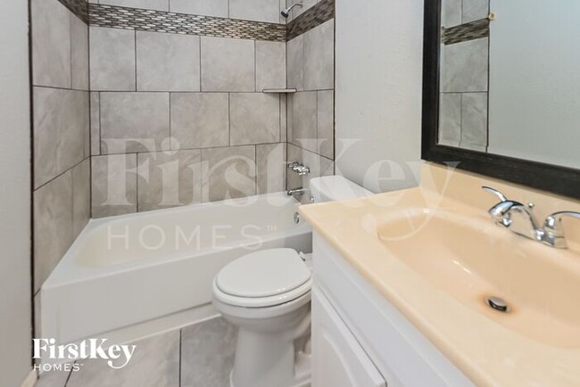 Building Photo - 3843 Buckhurst Dr