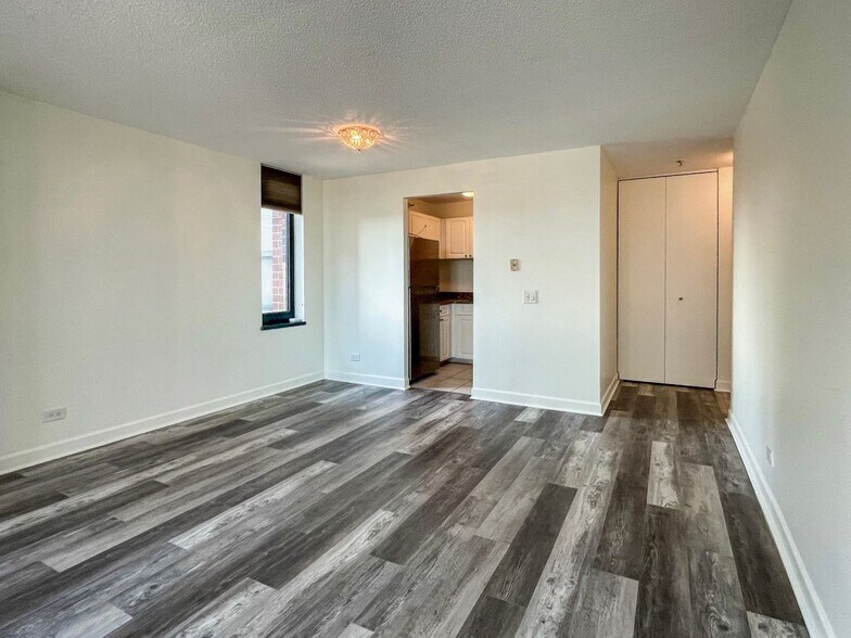 Building Photo - 3660 N Lake Shore Dr