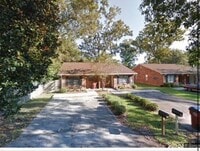 Building Photo - 2 bedroom 2bath Duplex