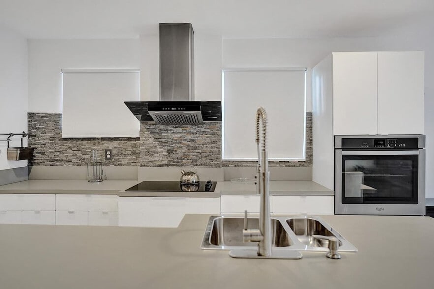 Building Photo - 3215 NE 7th St