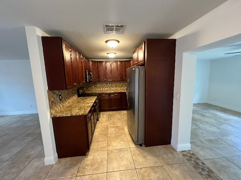 Building Photo - 2722 SE 16th Pl