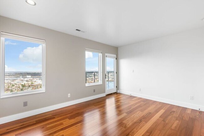 Building Photo - 302 NW Albemarle Terrace