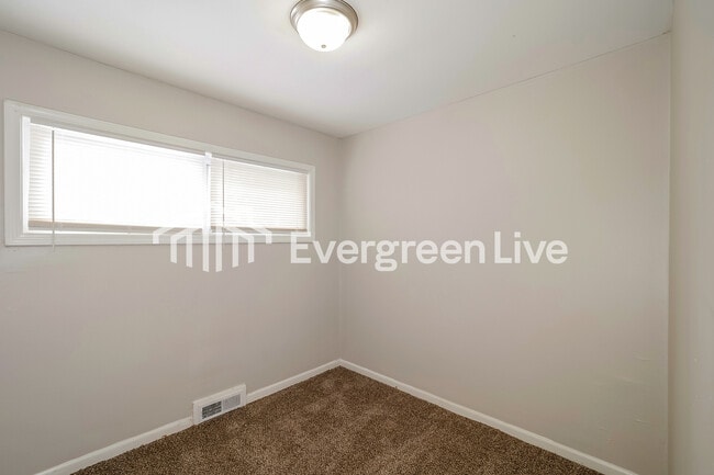 Building Photo - 6806 E 114th Terrace