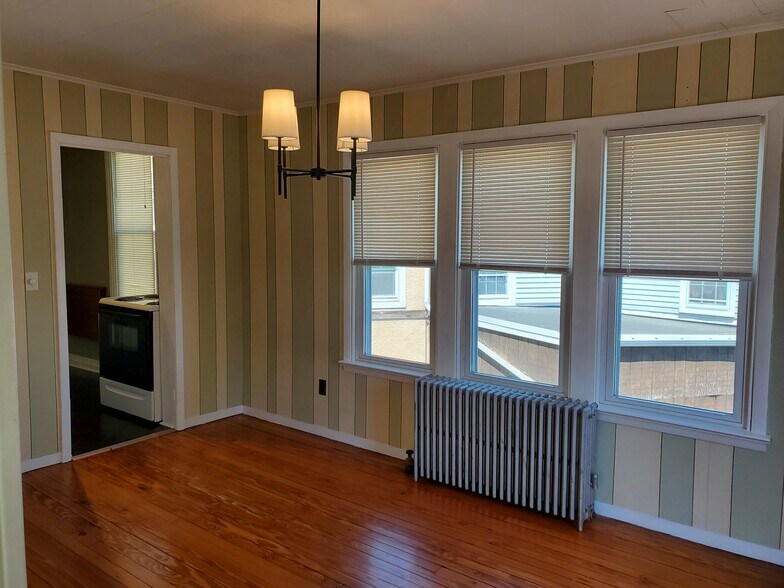 Building Photo - 18 E Main St