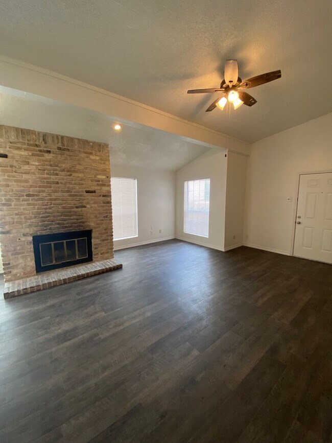 Building Photo - UT PRE-LEASE: 3 bed/2 bath Condo w/ Fireplace, Cathedral Ceilings in bedrooms