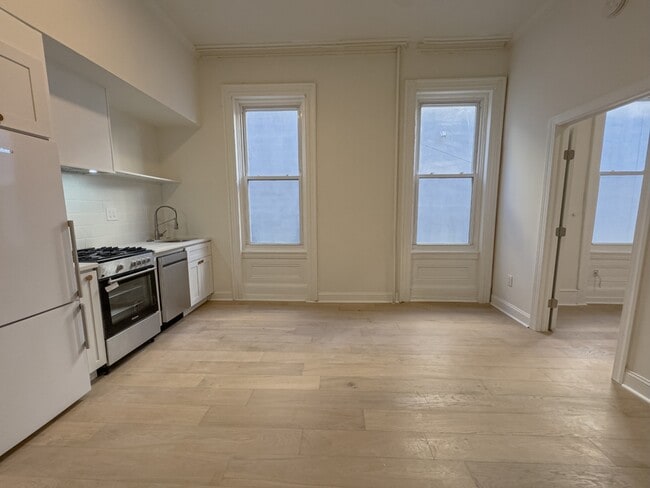 Building Photo - 2039 Green St