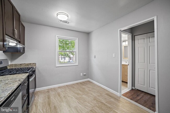 Building Photo - 9328 Humphries Dr