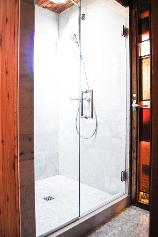 Building Photo - 341 Harbor View Ave