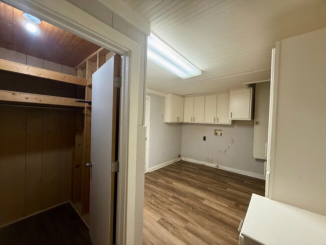 Building Photo - 5105 Lewis Ln