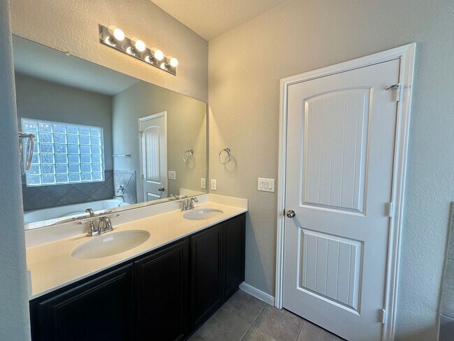 Building Photo - NEW MANAGEMENT IN ROUND ROCK TX!!!!!