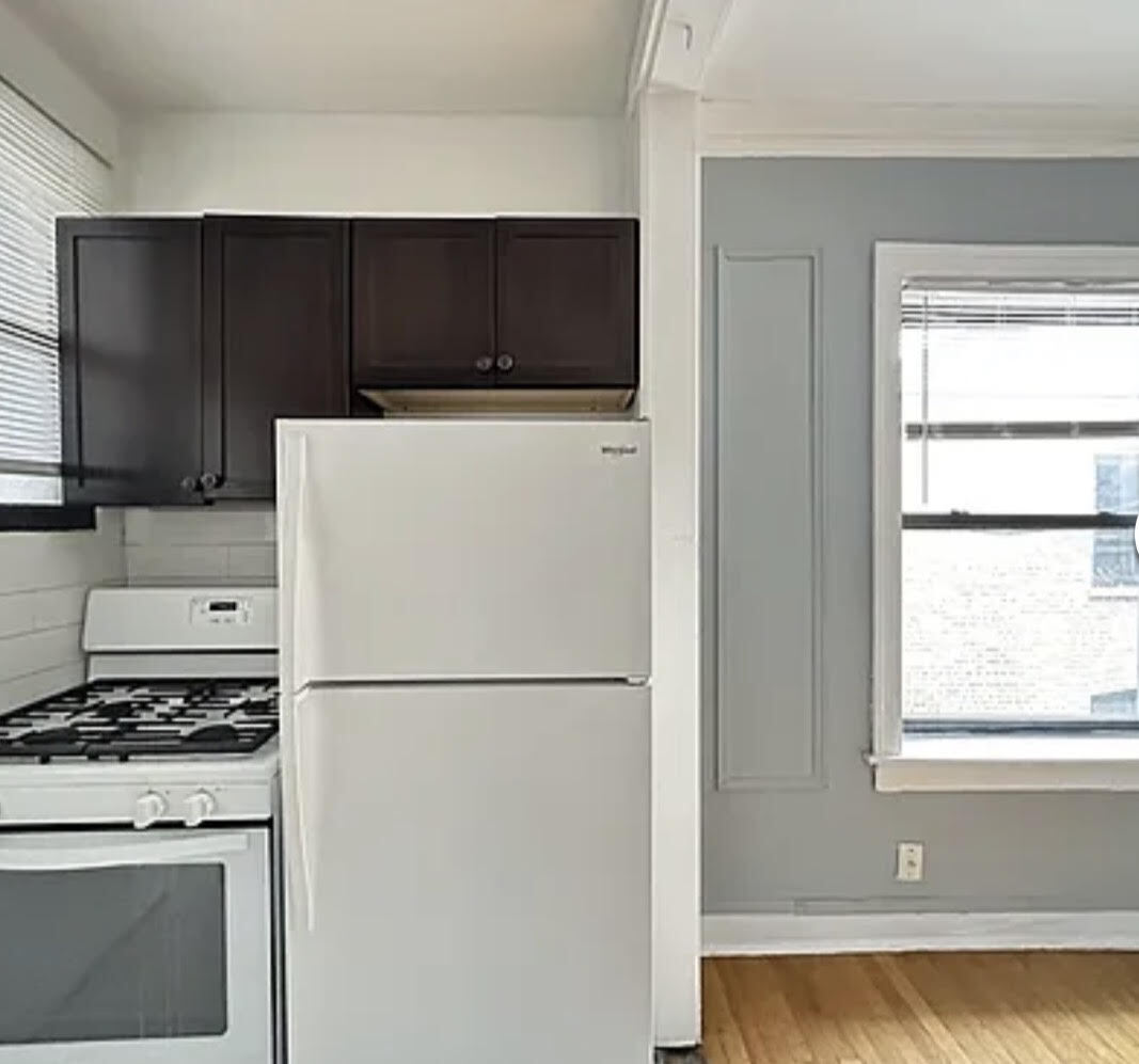 Building Photo - 1321 W Estes Ave