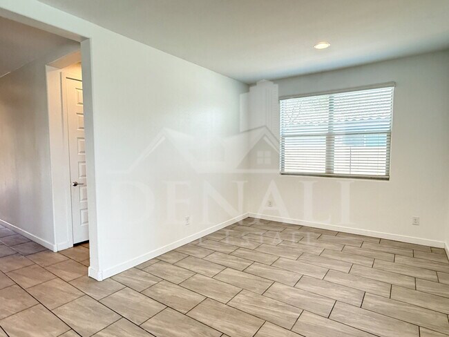 Building Photo - 1636 W Estes Way