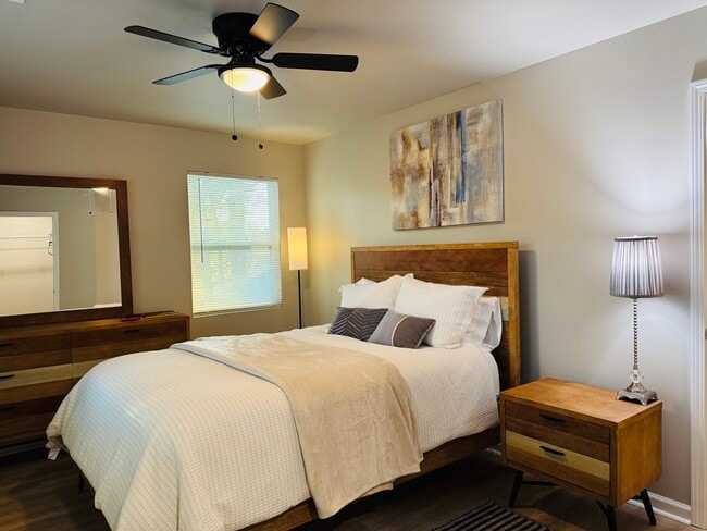 Building Photo - 2447 McAlpine Terrace