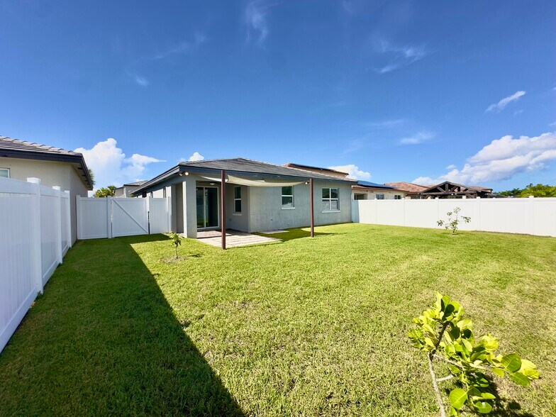 Building Photo - 7879 NW Greenbank Cir