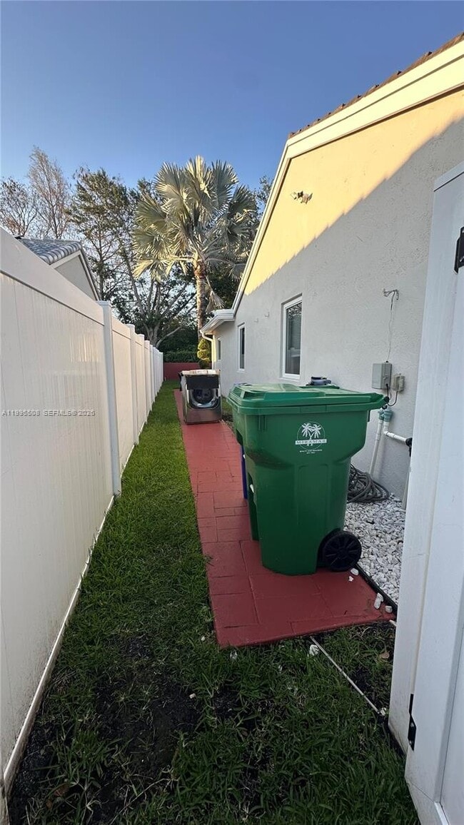 Building Photo - 13411 SW 17th Ct