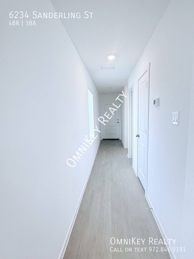 Building Photo - 6234 Sanderling St
