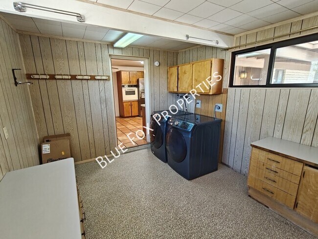 Building Photo - 2781 W Calle Carapan