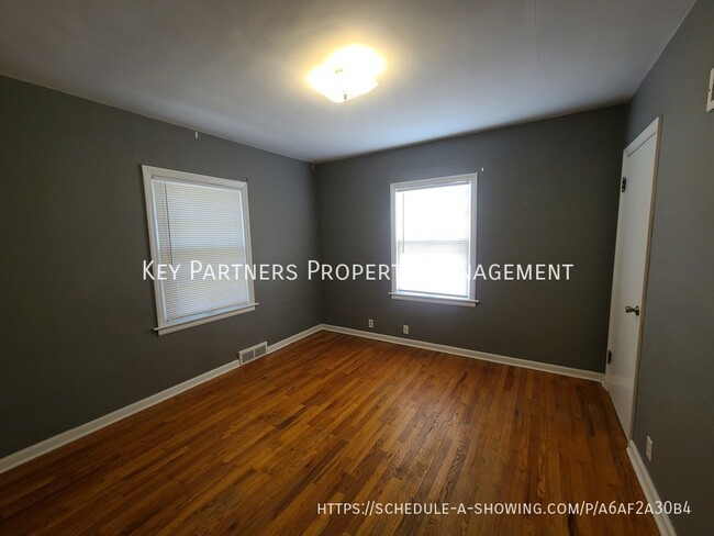 Building Photo - 5111 Buena Vista St