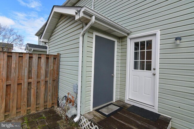 Building Photo - 311 Willowbrook Ct