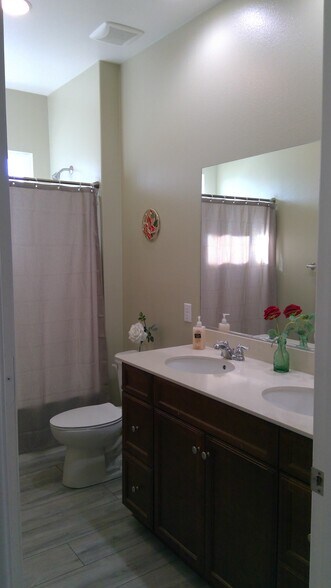 Bathroom 8 - 34608 Low Bench St
