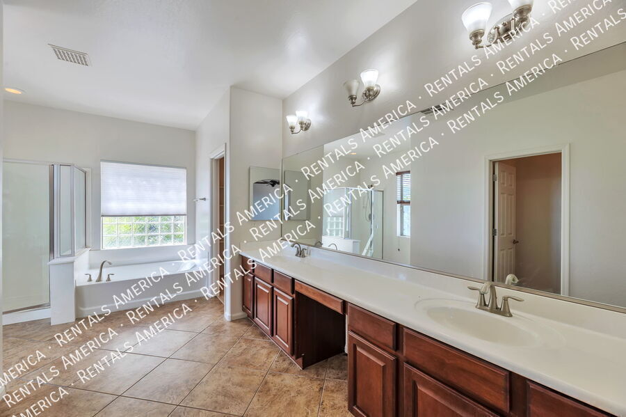 Building Photo - 5433 W Redbird Rd