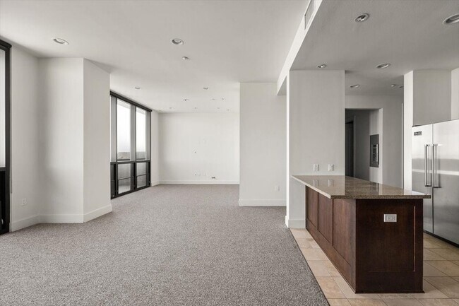Building Photo - 3100 W 7th St