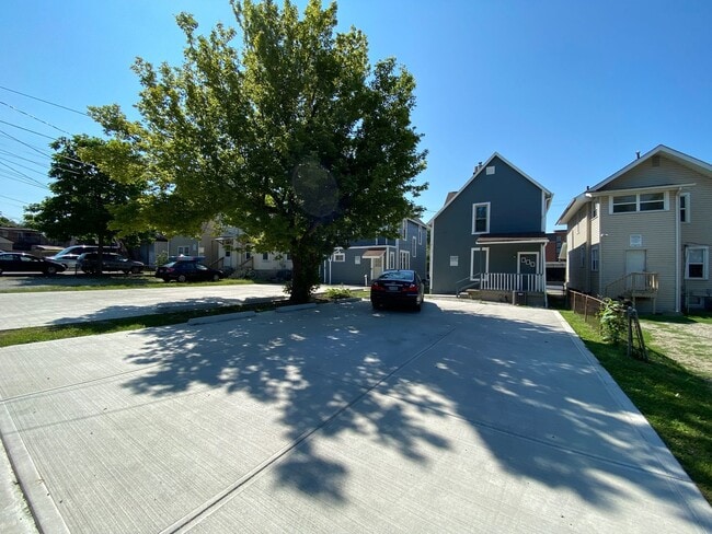 Building Photo - 52 W Norwich Ave