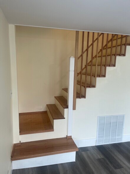 Stairs to Bedrooms - 697-1 Islington St