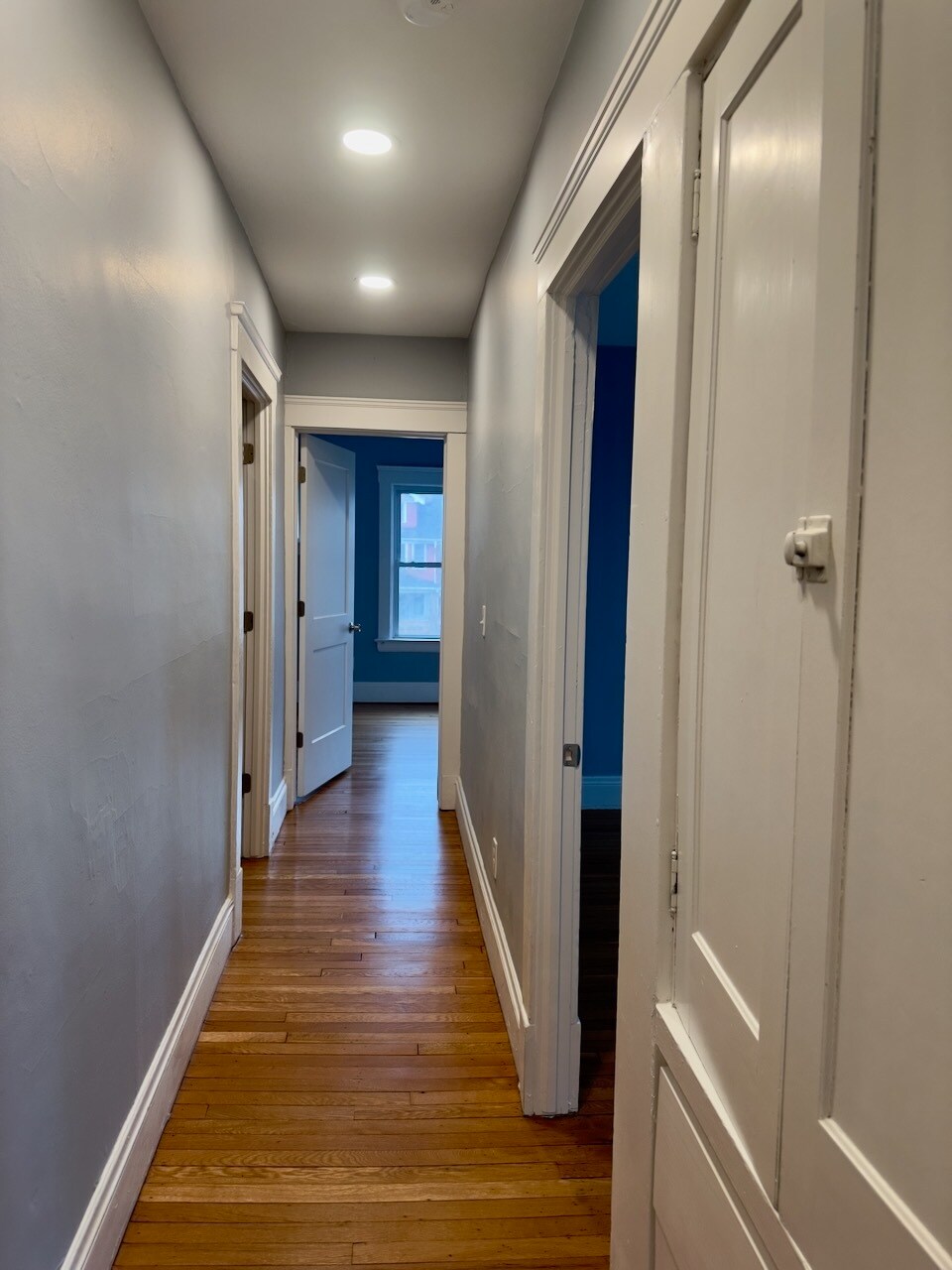 2nd Floor Hallway - 2407 Woodmere Dr