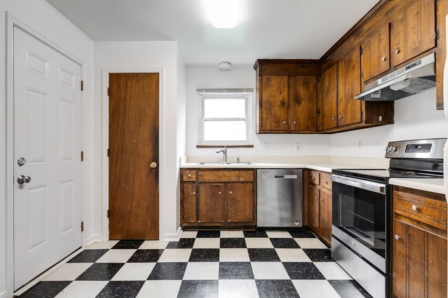 Building Photo - CHARMING 3-BEDROOM CEDAR SIDED RANCH HOUSE -Available