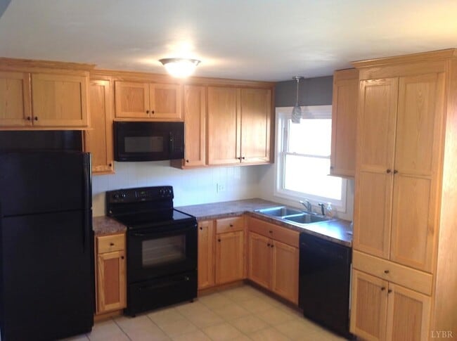 Building Photo - 1044 Ardmore Cir