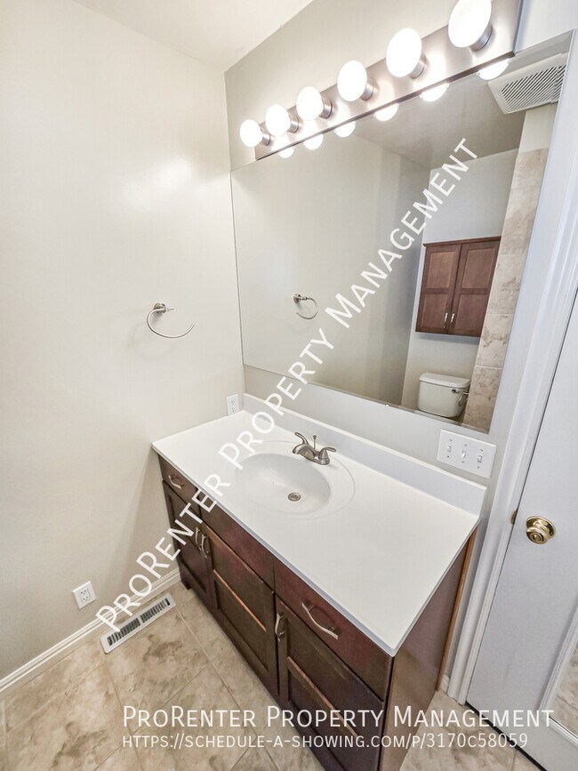 Building Photo - 1162 Collins Blvd