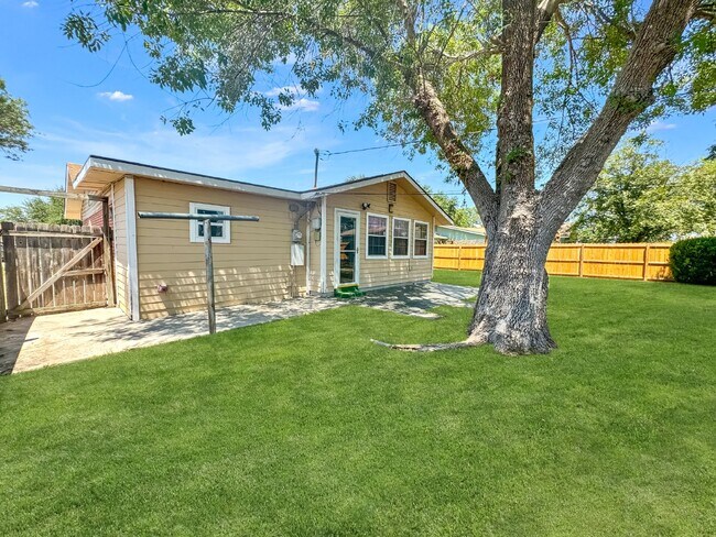 Building Photo - Welcome to Your New Rental in West San Antonio