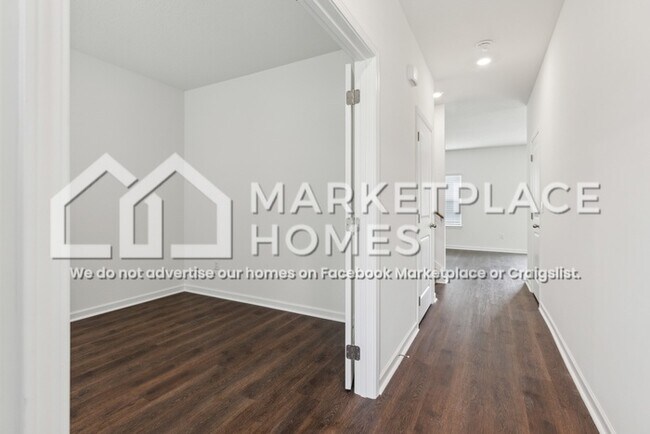 Building Photo - 445 Quiver St