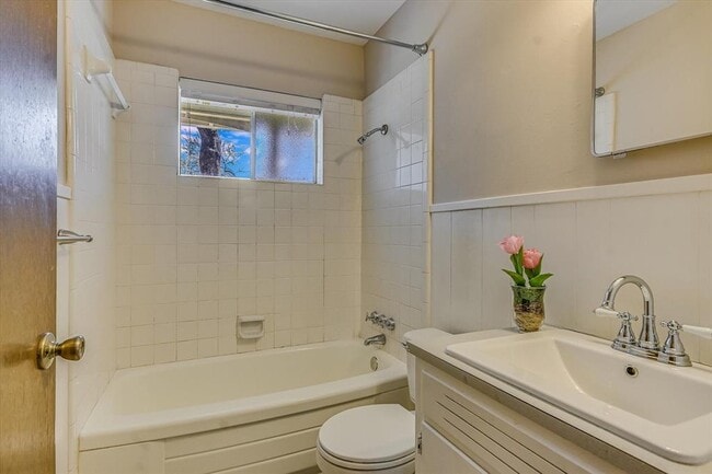 Building Photo - 1000 Possum Trot St