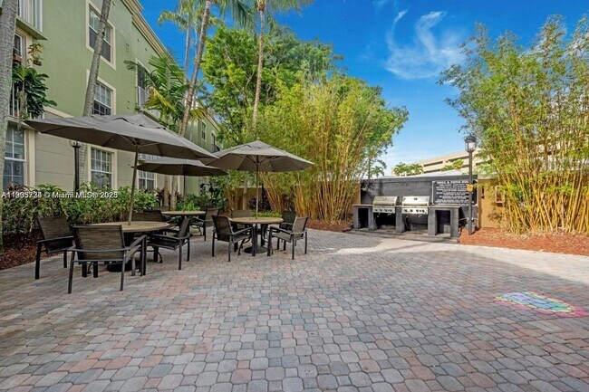 Building Photo - 1919 Van Buren St