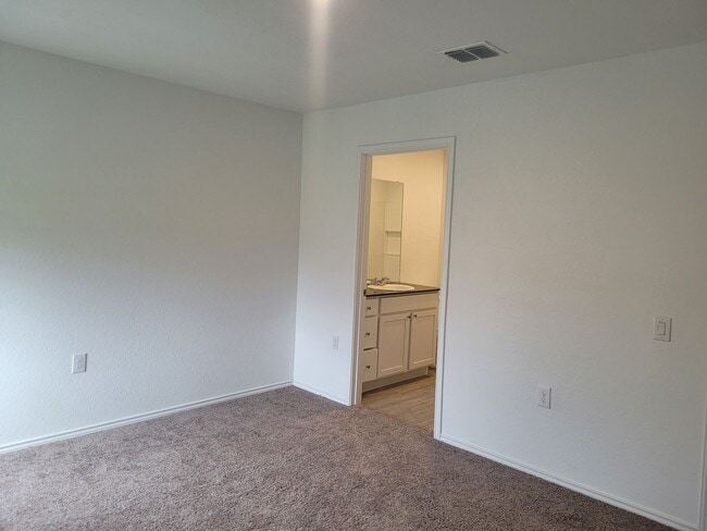 Building Photo - Beautiful 4-bedroom, 2 bathroom minutes from Texas A&M SA!