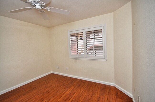 Building Photo - Immaculate Upper End 1 Bed 1 Bath Condo in...