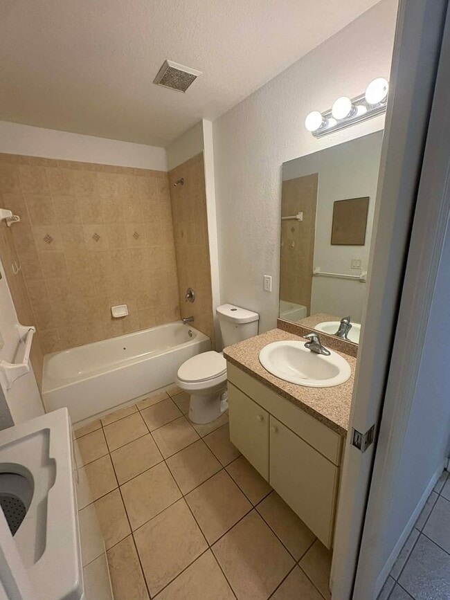 Building Photo - 1000/1002 W 12th Street