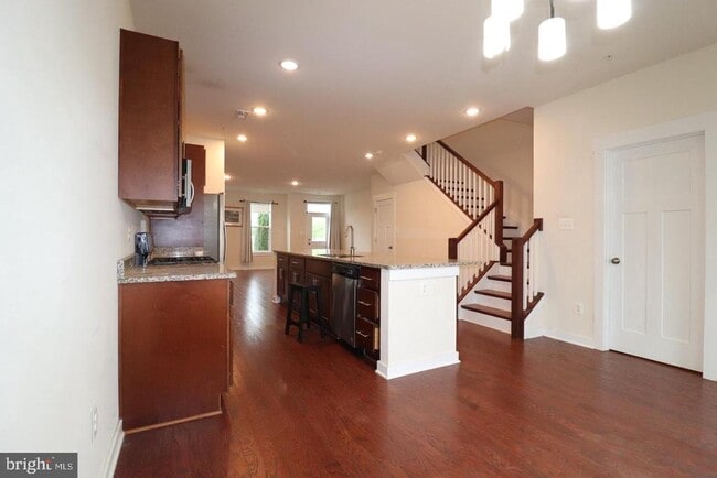 Building Photo - 414 Waverley Dr