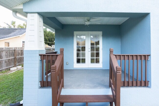 Building Photo - 1313 E Cayuga St