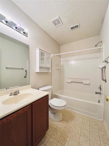 Building Photo - 2613 Plantation Dr
