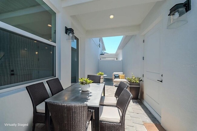 Building Photo - 1850 Falconhurst Ln