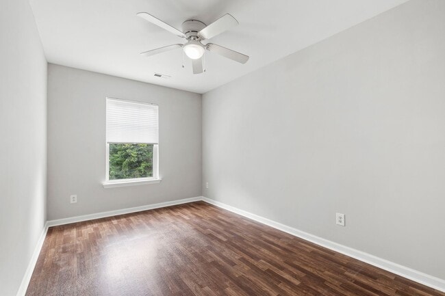 Building Photo - Beautifully Updated 3-Bedroom Townhome Nea...