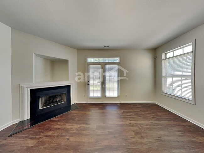 Building Photo - 11251 Heritage Green Dr