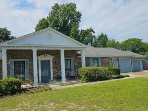 Building Photo - 4625 Tree Line Dr