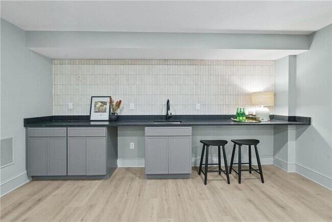 Building Photo - Designer Living with Charm in North Buckhead