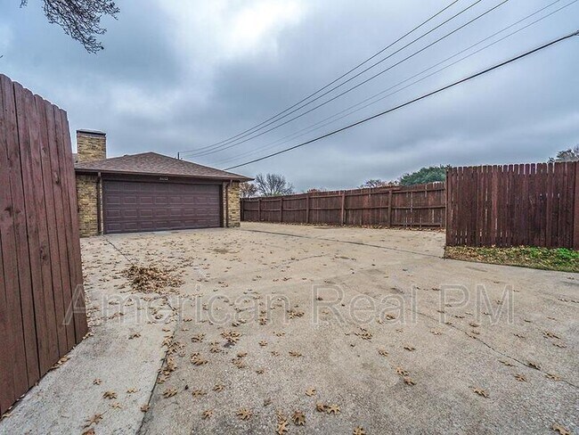 Building Photo - 3852 Westminster Dr