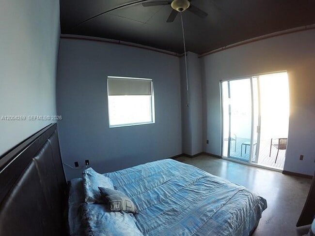 Building Photo - 10 SW South River Dr